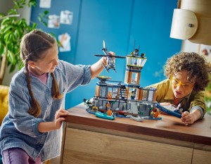  Конструктор LEGO® CITY Поліцейський острів-в'язниця