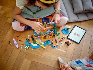 Конструктор LEGO® FRIENDS Водні види спорту в таборі пригод Конструктор LEGO® FRIENDS Водні види спорту в таборі пригод