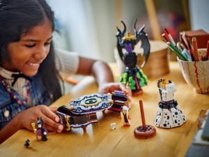 Конструктор LEGO® Disney™ Сукні Малефісенти й Лютелли де Віль Конструктор LEGO® Disney™ Сукні Малефісенти й Лютелли де Віль