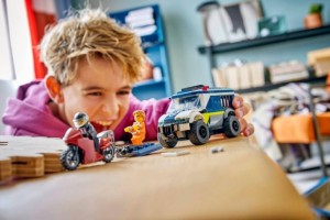 Конструктор LEGO® CITY Поліцейський фургон для перевезення в'язнів