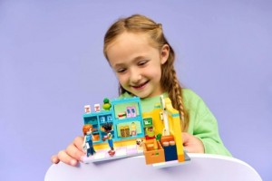 Конструктор LEGO® Friends Цілодобовий магазин у Хартлейк-Сіті