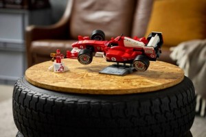Конструктор LEGO® ICONS™ Ferrari F2004 & Michael Schumacher