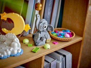 Конструктор LEGO® Seasons and Occasions Слоненя в небі