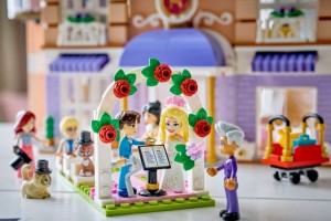 Конструктор LEGO® Friends™ Гранд-готель у Хартлейк-Сіті Конструктор LEGO® Friends™ Гранд-готель у Хартлейк-Сіті