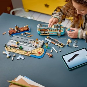 Конструктор LEGO® CITY Класичний трамвай до пляжу Конструктор LEGO® CITY Класичний трамвай до пляжу