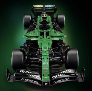 Конструктор LEGO® TECHNIC™ Болід «Астон Мартін Арамко AMR25» для Формули-1 Конструктор LEGO® TECHNIC™ Болід «Астон Мартін Арамко AMR25» для Формули-1