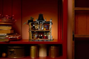 Конструктор LEGO® ICONS™ Маєток пані мера